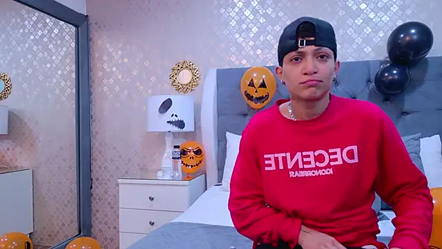 ZoeKrug online show from 10.15.25