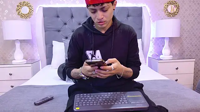 ZoeKrug online show from 11.17.25