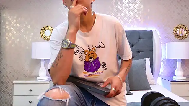 ZoeKrug online show from 12.18.25