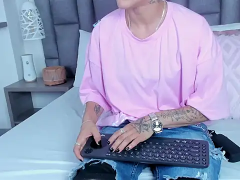 ZoeKrug online show from 02.14.26