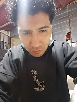 LecheDeSoya666 online show from 10.10.25