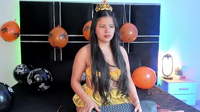 Snapshot of sasha_roldann chatting on 10.31.25 sasha roldann online show from 10.31.25