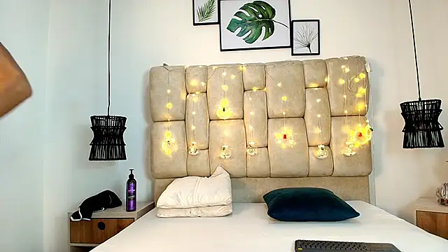 Zoelucas online show from 12.05.25