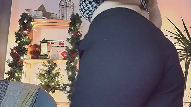 Snapshot of marrygrayes chatting on 12.26.24 marrygrayes online show from 12.26.24
