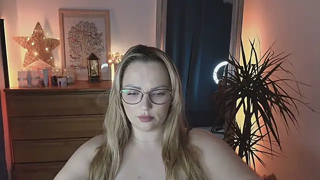 Snapshot of marrygrayes chatting on 01.24.25 marrygrayes online show from 01.24.25