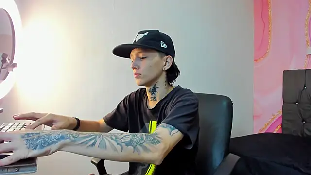 StraightBoy Nick online show from 10.08.25