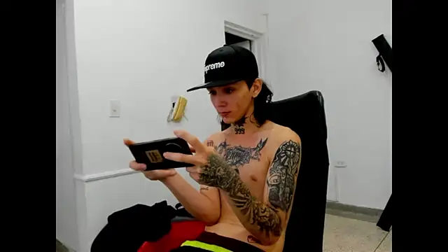 StraightBoy Nick online show from 04.20.26