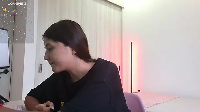 Snapshot of amy_innocent_1 chatting on 06.14.26 amy innocent 1 online show from 06.14.26