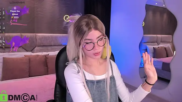 Arinextdoor online show from 10.13.25