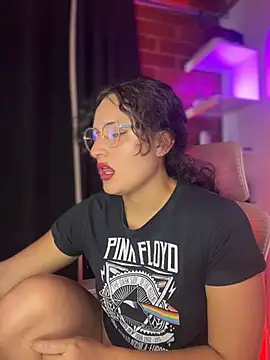 Dannaa Lovs online show from 10.29.25