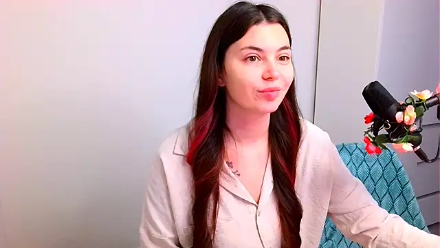 Snapshot of peachyness chatting on 12.13.25 peachyness online show from 12.13.25