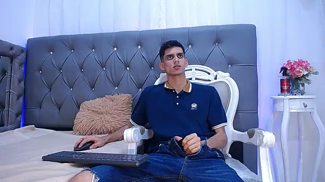 Sebalexis7 online show from 10.31.25