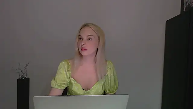 Snapshot of Lia_noo_regrets chatting on 04.17.26 Lia noo regrets online show from 04.17.26