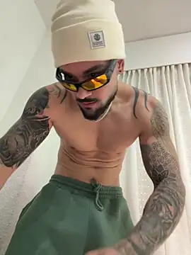 Snapshot of penebunny chatting on 12.17.25 penebunny online show from 12.17.25