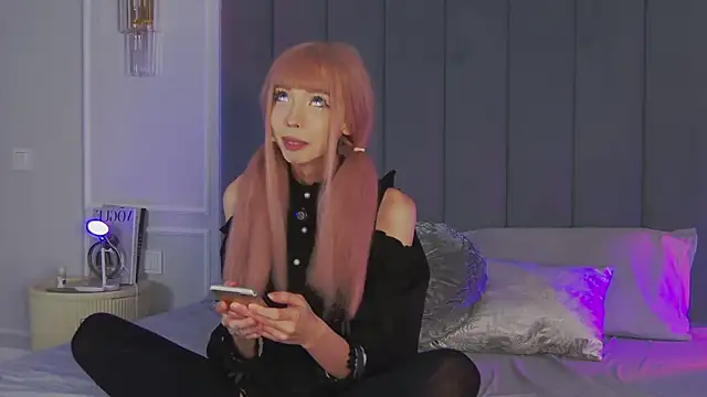 Snapshot of Evelyn_Neal chatting on 10.08.25 Evelyn Neal online show from 10.08.25