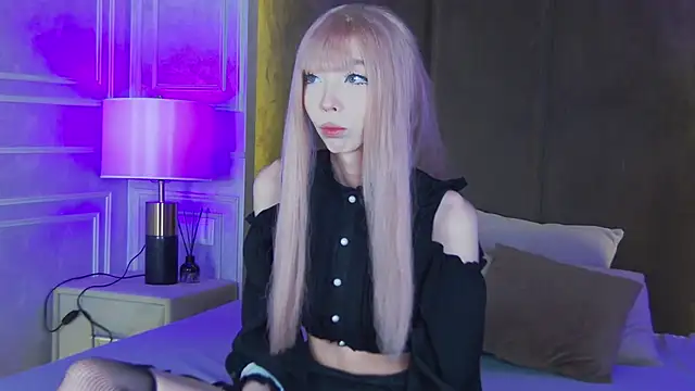 Snapshot of Evelyn_Neal chatting on 10.14.25 Evelyn Neal online show from 10.14.25