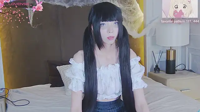 Snapshot of Evelyn_Neal chatting on 11.02.25 Evelyn Neal online show from 11.02.25