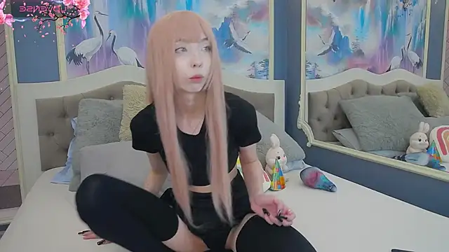 Snapshot of Evelyn_Neal chatting on 12.04.25 Evelyn Neal online show from 12.04.25