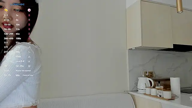 Snapshot of kaori_mi chatting on 10.31.25 kaori mi online show from 10.31.25