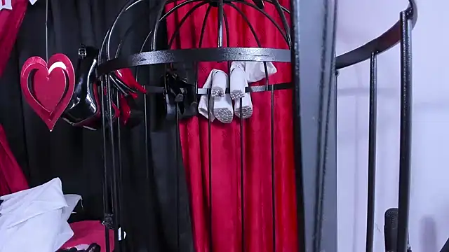 Snapshot of LiliThara chatting on 02.14.26 LiliThara online show from 02.14.26