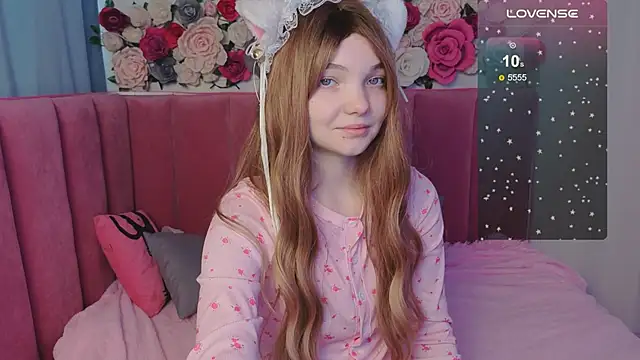 AnimeAlica18 online show from 10.30.25