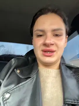 Snapshot of MiraReach chatting on 09.18.25 MiraReach online show from 09.18.25