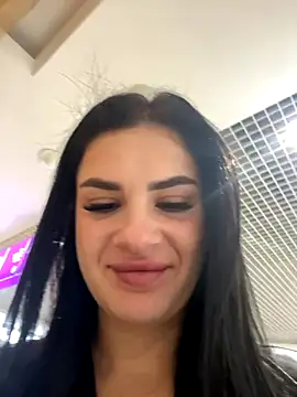 Snapshot of MiraReach chatting on 09.19.25 MiraReach online show from 09.19.25