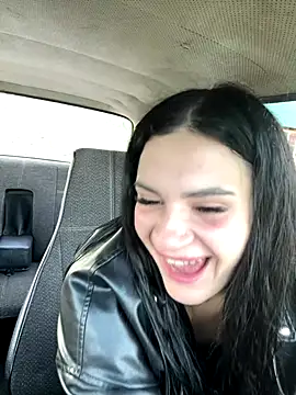 Snapshot of MiraReach chatting on 09.27.25 MiraReach online show from 09.27.25