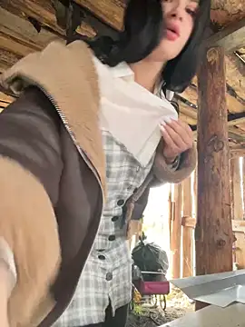 Snapshot of MiraReach chatting on 09.28.25 MiraReach online show from 09.28.25