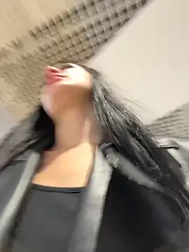 Snapshot of MiraReach chatting on 10.02.25 MiraReach online show from 10.02.25