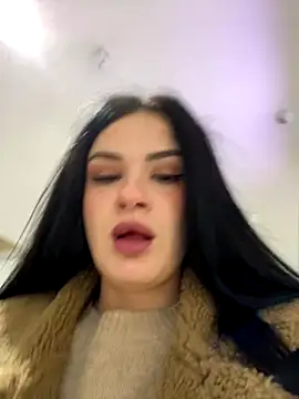 Snapshot of MiraReach chatting on 10.04.25 MiraReach online show from 10.04.25