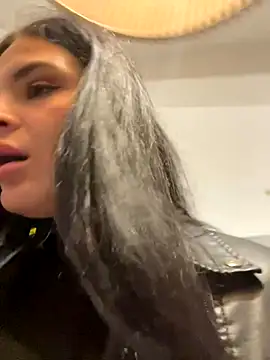 Snapshot of MiraReach chatting on 10.05.25 MiraReach online show from 10.05.25