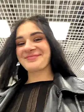 Snapshot of MiraReach chatting on 10.08.25 MiraReach online show from 10.08.25