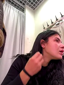 Snapshot of MiraReach chatting on 10.10.25 MiraReach online show from 10.10.25