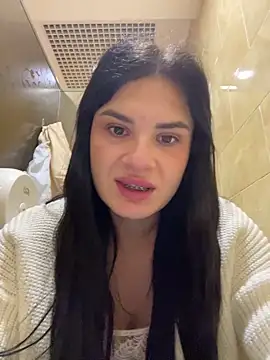 Snapshot of MiraReach chatting on 10.13.25 MiraReach online show from 10.13.25