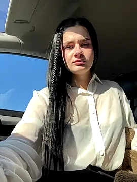 Snapshot of MiraReach chatting on 10.17.25 MiraReach online show from 10.17.25