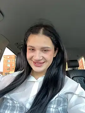 Snapshot of MiraReach chatting on 10.18.25 MiraReach online show from 10.18.25