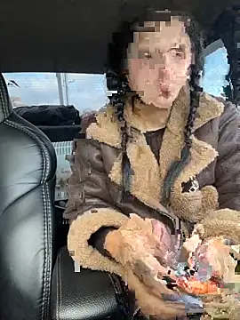 Snapshot of MiraReach chatting on 10.22.25 MiraReach online show from 10.22.25