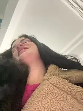 Snapshot of MiraReach chatting on 10.23.25 MiraReach online show from 10.23.25