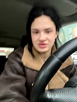 Snapshot of MiraReach chatting on 10.27.25 MiraReach online show from 10.27.25