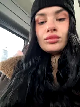 Snapshot of MiraReach chatting on 11.06.25 MiraReach online show from 11.06.25