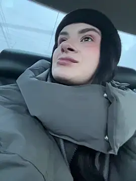 Snapshot of MiraReach chatting on 11.13.25 MiraReach online show from 11.13.25