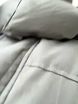 Snapshot of MiraReach chatting on 11.19.25 MiraReach online show from 11.19.25