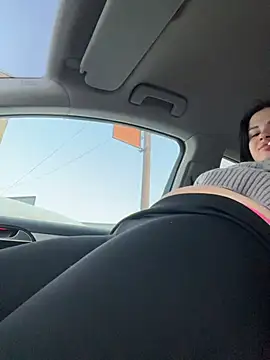 Snapshot of MiraReach chatting on 11.30.25 MiraReach online show from 11.30.25