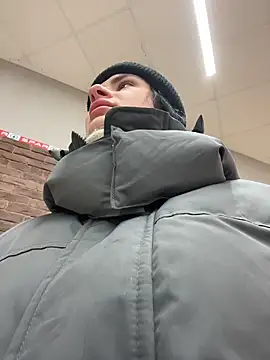 Snapshot of MiraReach chatting on 12.01.25 MiraReach online show from 12.01.25