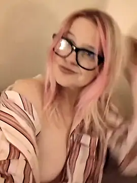 SuzieSub online show from 09.13.25