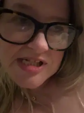 SuzieSub online show from 02.22.26