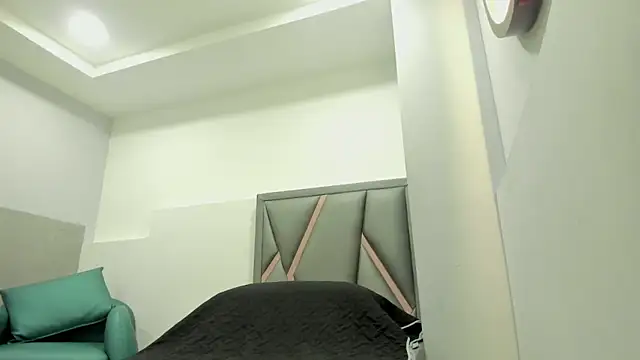 Snapshot of klariz09 chatting on 09.15.25 klariz09 online show from 09.15.25