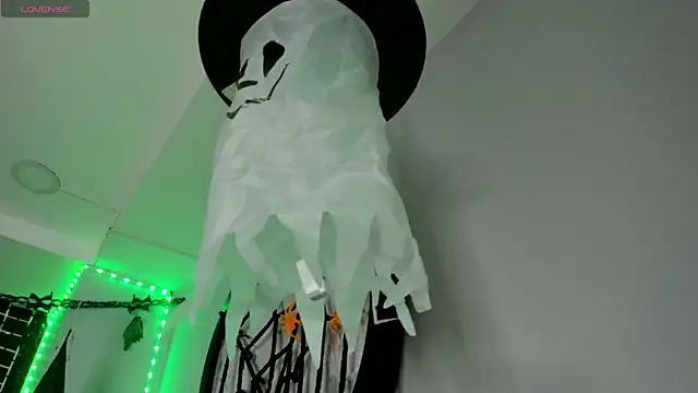 Snapshot of klariz09 chatting on 10.25.25 klariz09 online show from 10.25.25