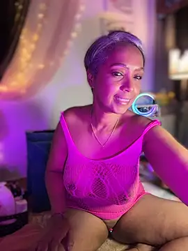 Snapshot of skarlleth_11 chatting on 11.30.25 skarlleth 11 online show from 11.30.25